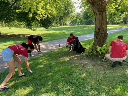 Vyas and IUSM peers clean up around campus